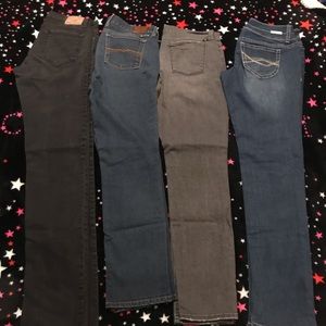 JEANS BUNDLE. 🎉FREE SWEATER